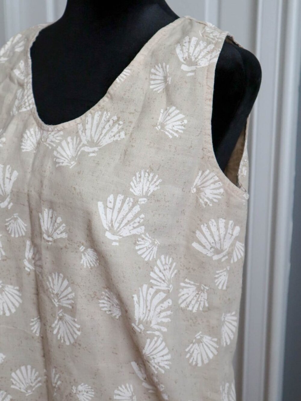 On White 100% Cotton Sleeveless Shift Dress Seashell Print Coastal Beachy Sz M - Picture 4 of 7